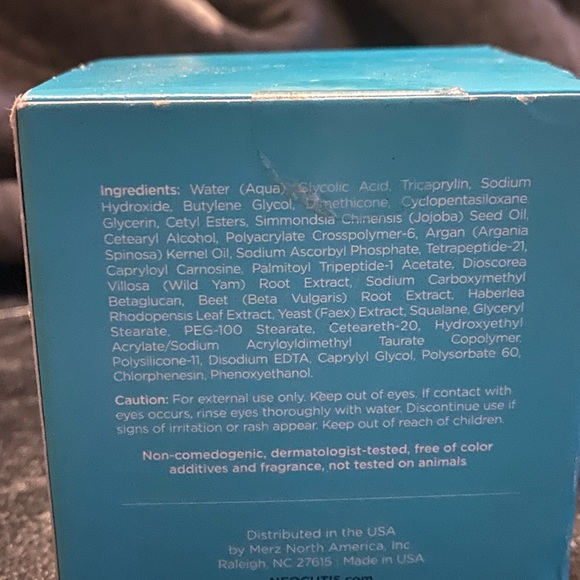 NeoCutis Neo firm Neck - Picture 3 of 3